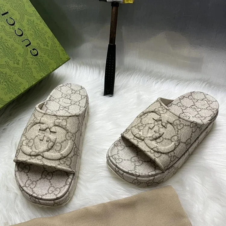 Gucci GG Supreme Sneakers